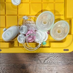 Elvie Breast Pump Accessories Set - White and Pink